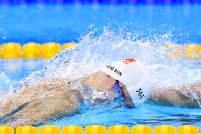 米兰体育-战术调整定乾坤，费德勒巅峰对决、杜兰特绝杀与利物浦80分钟逆转